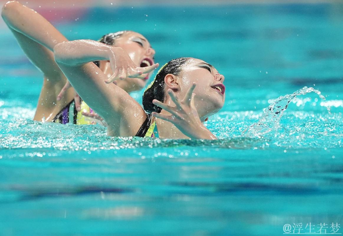 花样游泳世界杯总决赛：双人混合技术自选