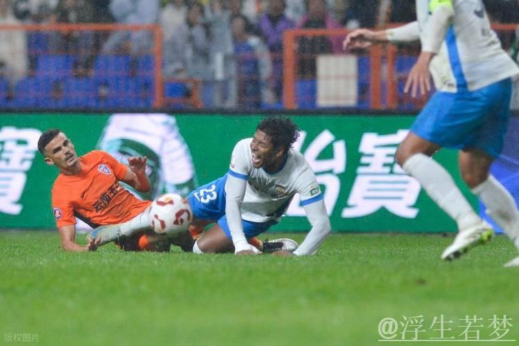 阿齐兹闪耀全场 青岛西海岸力克梅州客家